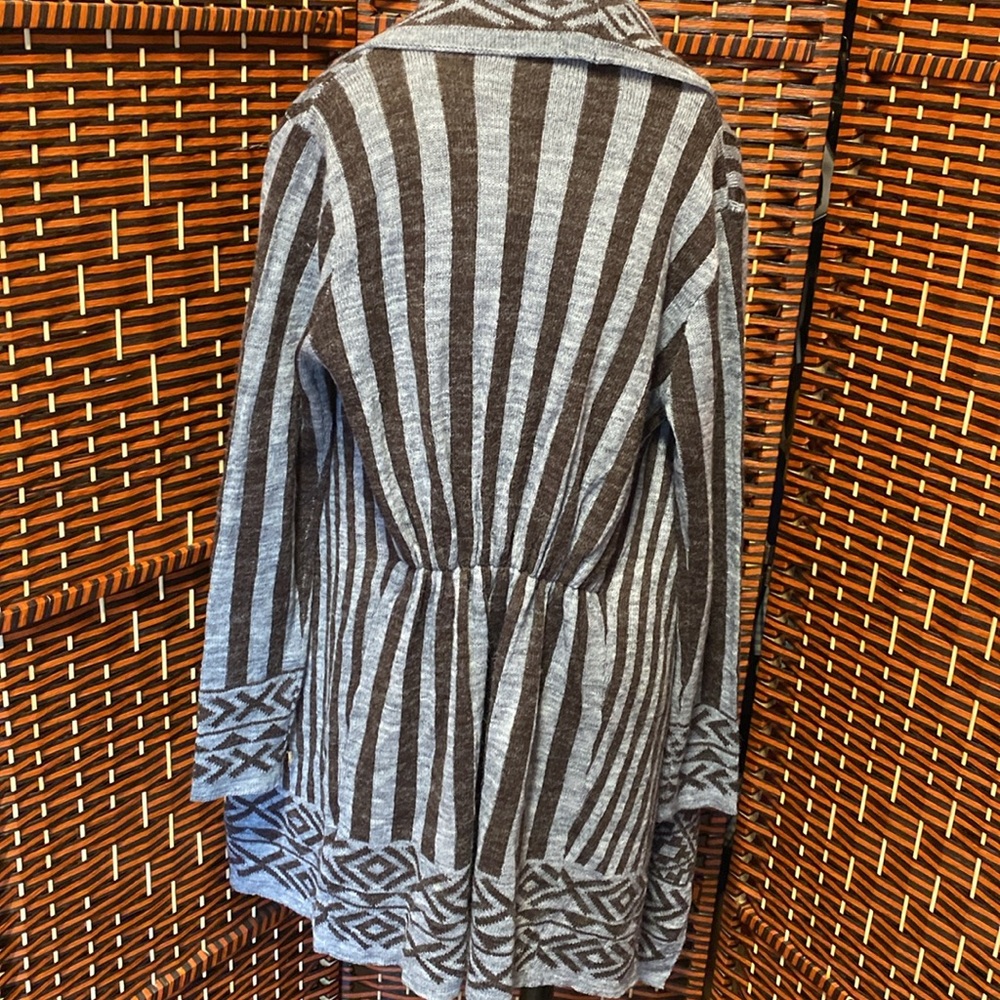 NWT Open knit, wool blend long sleeve cardigan. Aztec and stripeprint.Size large - Picture 8 of 8